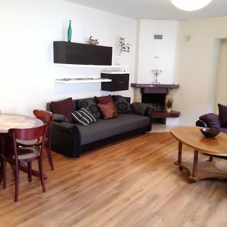 Old Town Apartment At Sv. Mikalojaus Vilnius Luaran gambar